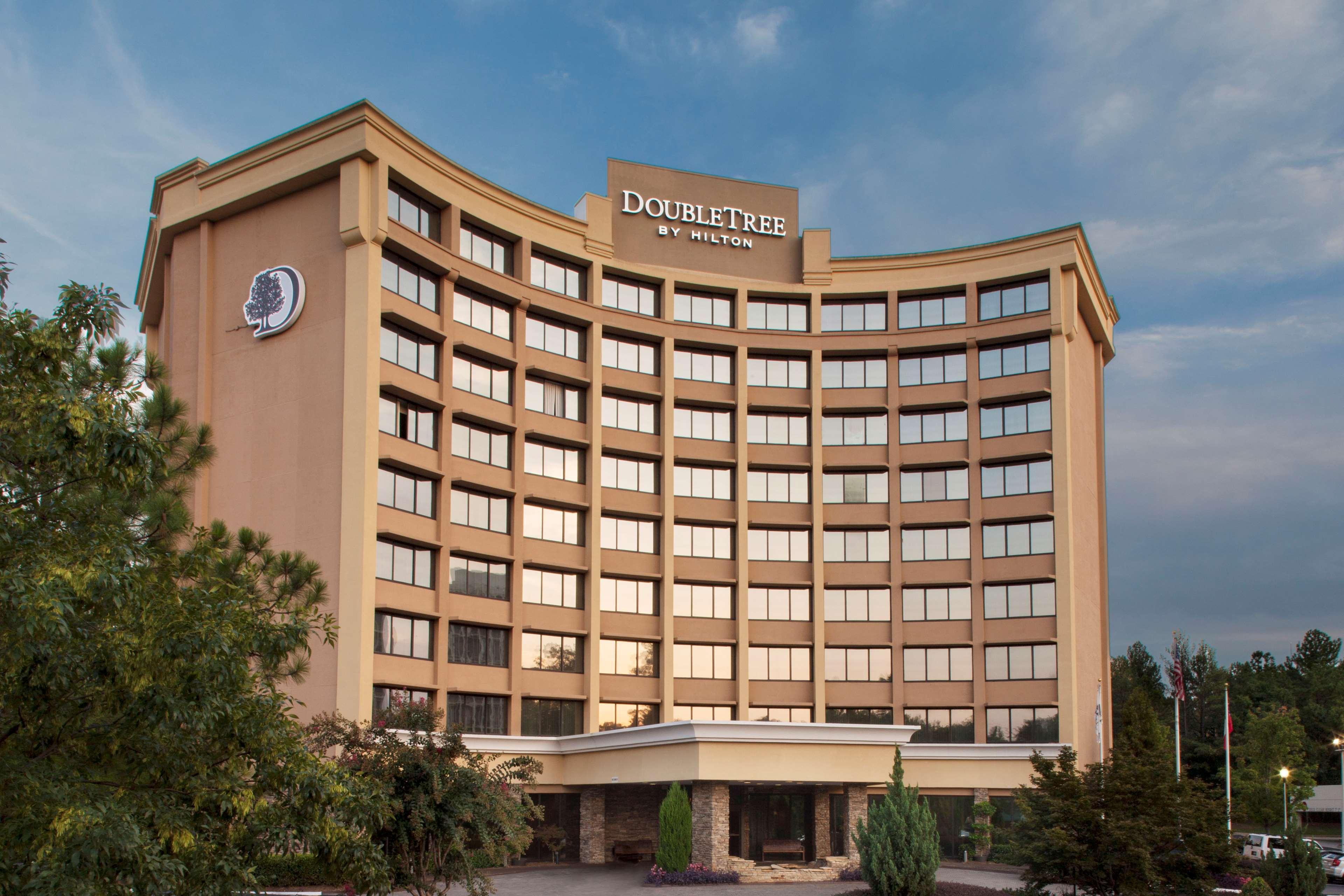 ホテル ダブルツリー バイ ヒルトン アトランタ ノース ドルーイド ヒルズ/エモリー エリア Druid Hills エクステリア 写真